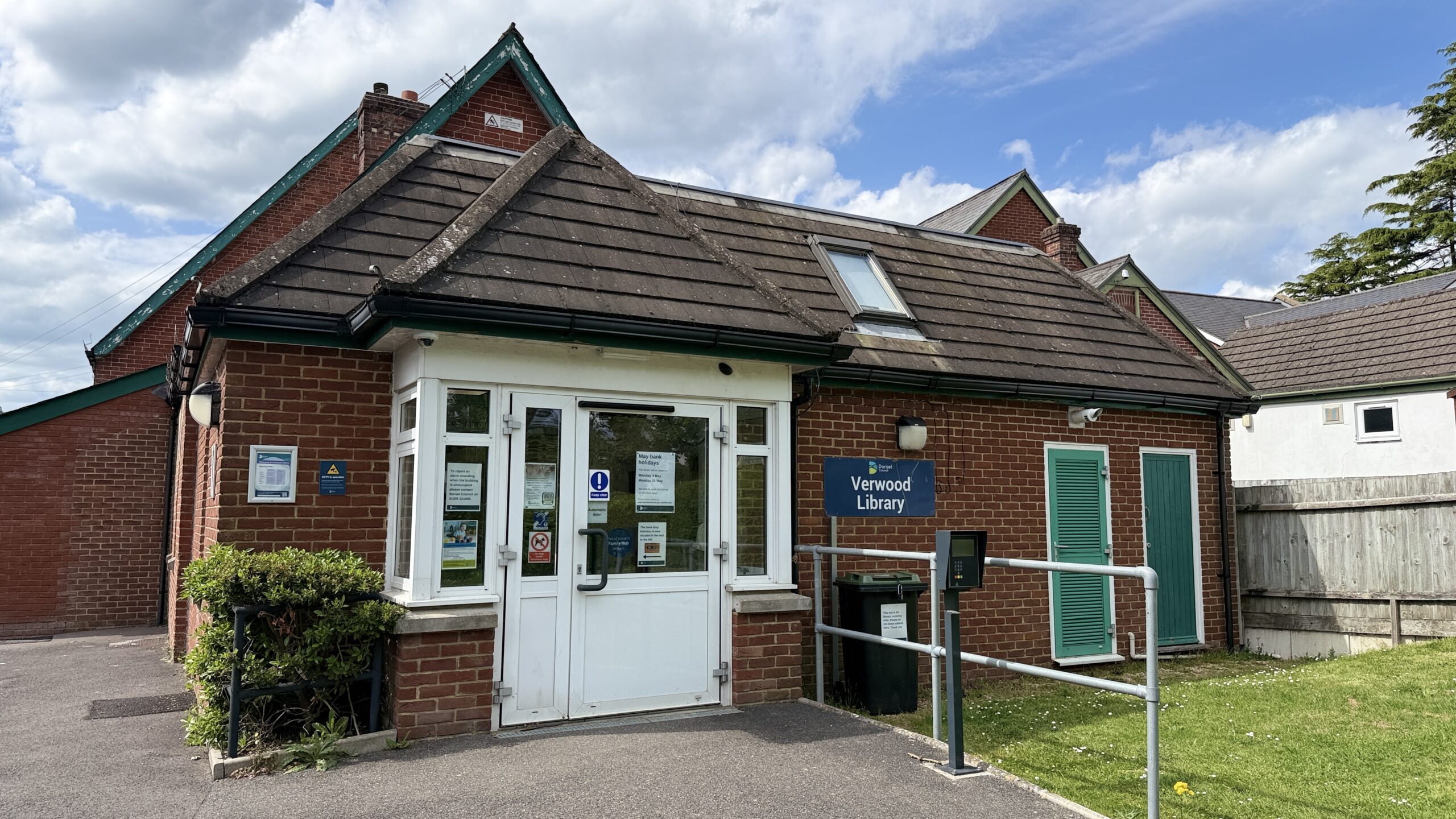 Pop-up exhibition brings contemporary art to Verwood